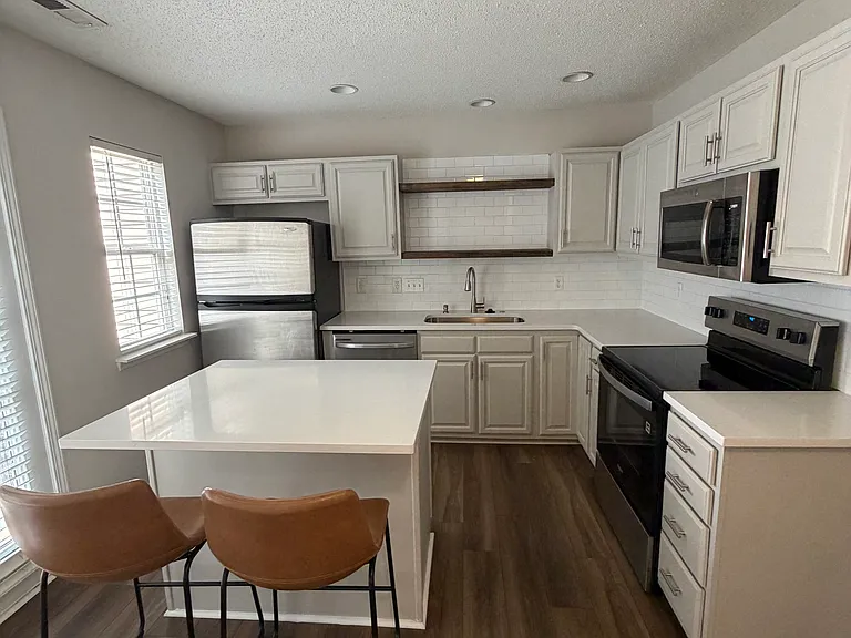 405 Gelderland Dr — Photo 15