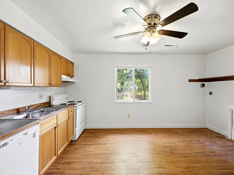 1567 Briarwood Ave — Photo 14