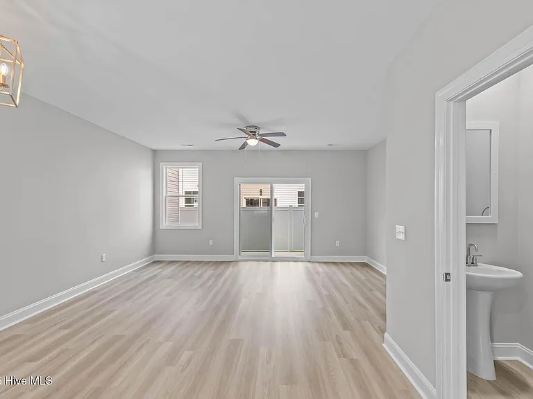 327 Starfish Ln — Photo 14