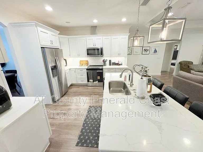481 Kelly St — Photo 18