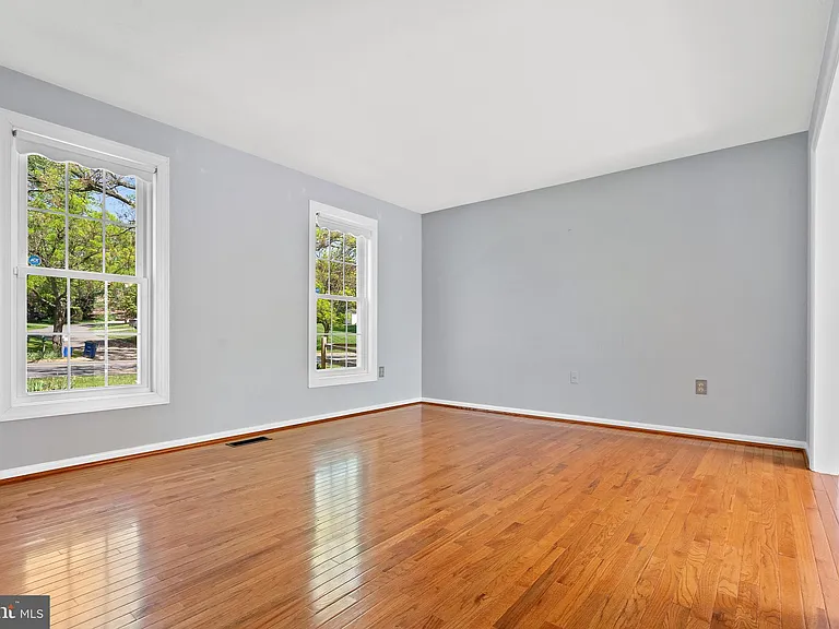 13604 Wisteria Dr — Photo 9