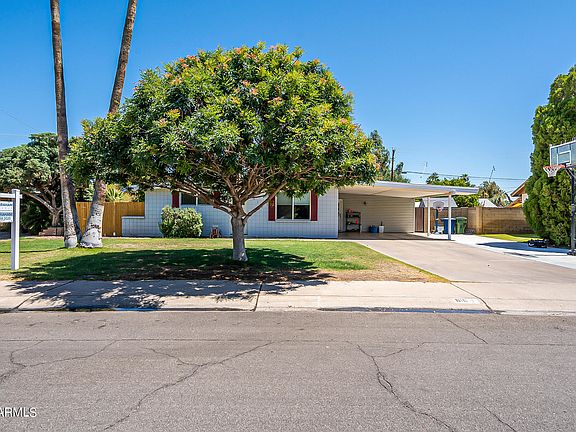 3rd image of 616 E BALBOA Drive