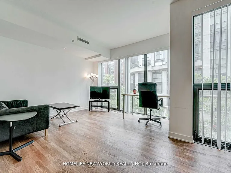 15 Beverley St #310 — Photo 2