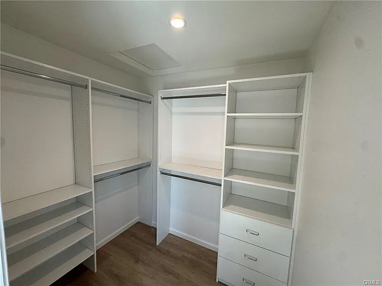 5032 Serrania Ave — Photo 13