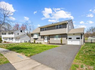 21 Starlit Dr, Middlesex, NJ 08846