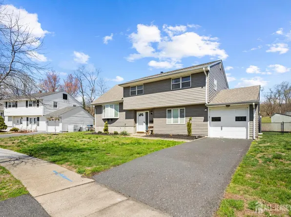 21 Starlit Dr, Middlesex, NJ 08846
