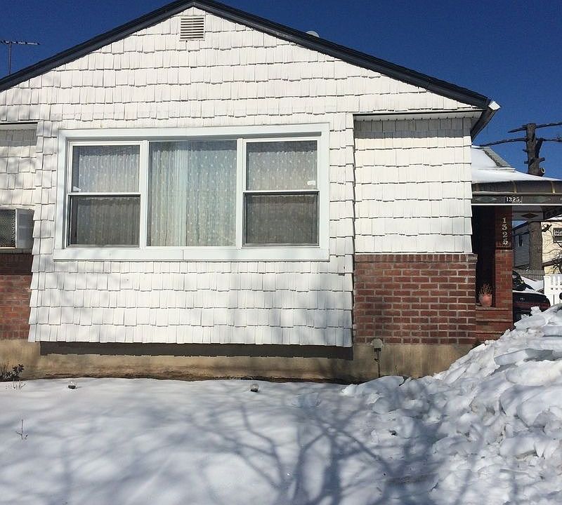 1st image of 1325 E 102nd St