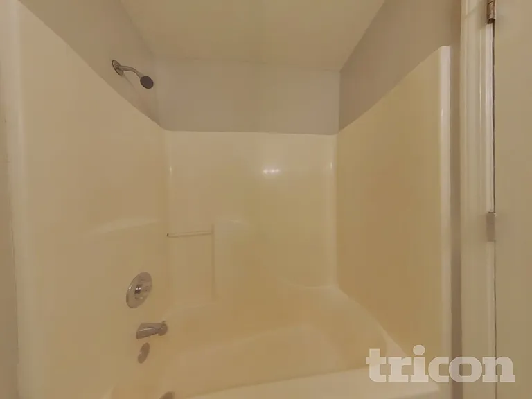230 Ashbury Ct — Photo 10
