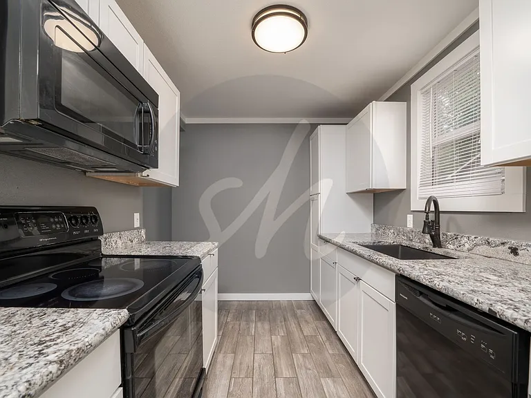 1505 N Corona St — Photo 5