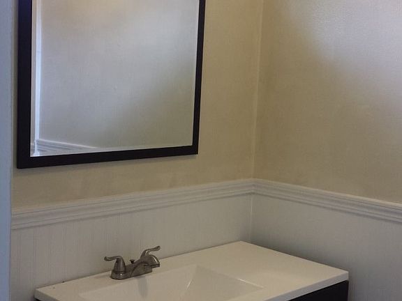 5th image of 1014 Lakeside Ct