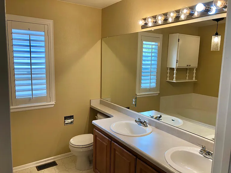 10318 Rotherwood Cir — Photo 11