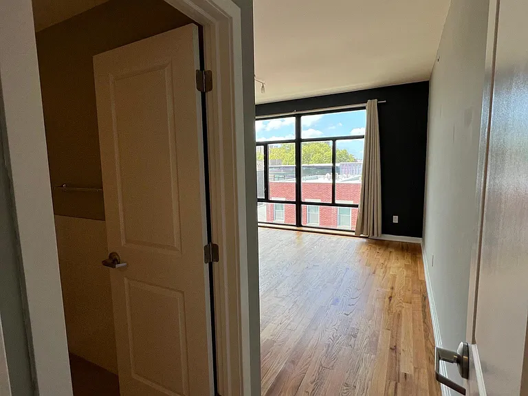 533 N Budd St #D3 — Photo 5