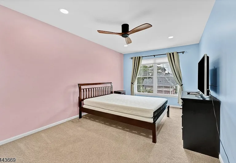 10 Stevens Ln — Photo 19