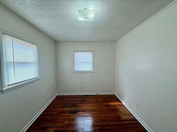 5th image of 521 S Beaumont Ave