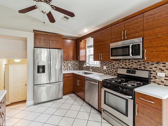 5th image of 2781 Hillsboro Ln