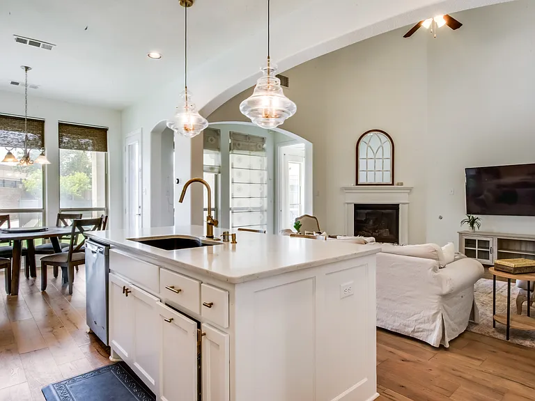 2313 Westlake Ct — Photo 10