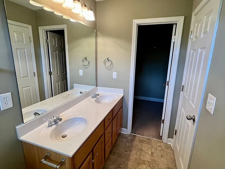 1030 Coral Dr — Photo 10