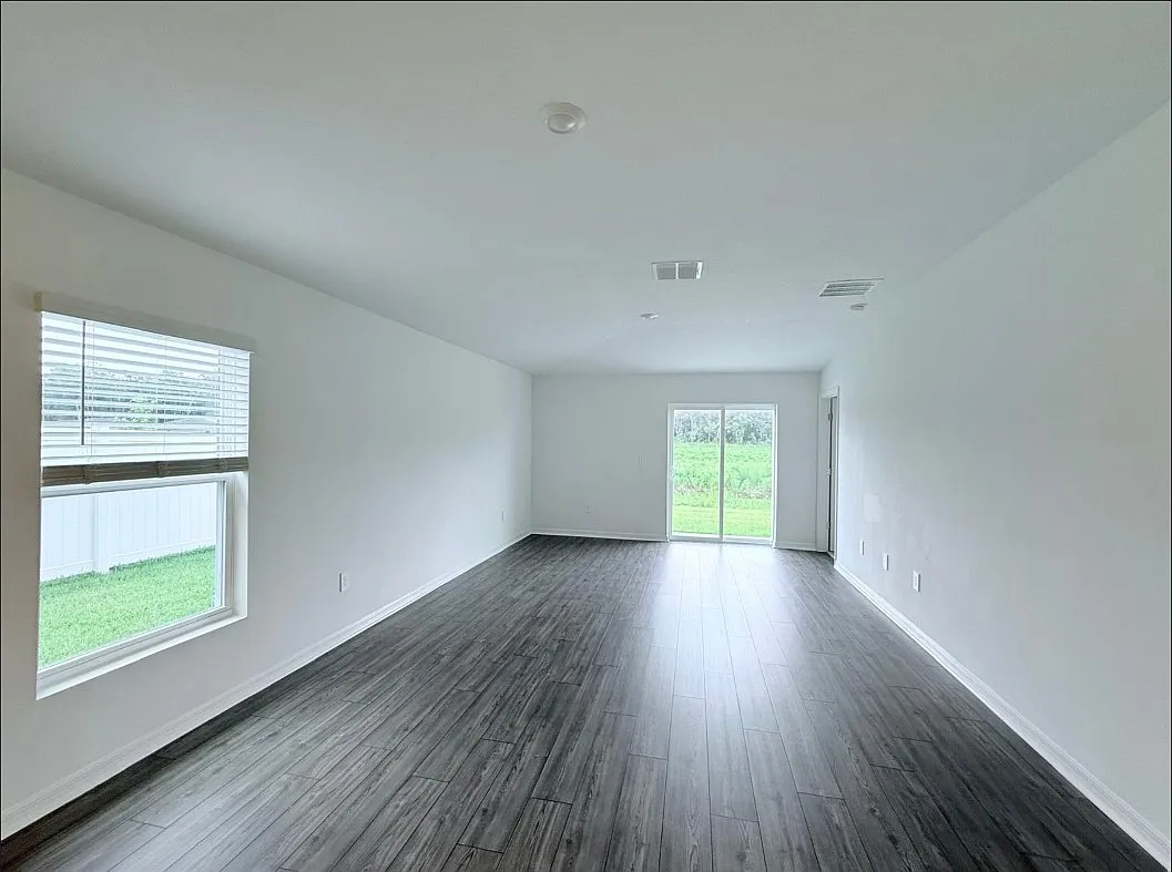 3 bed, 1429 sqft, $1,895 — Photo 2