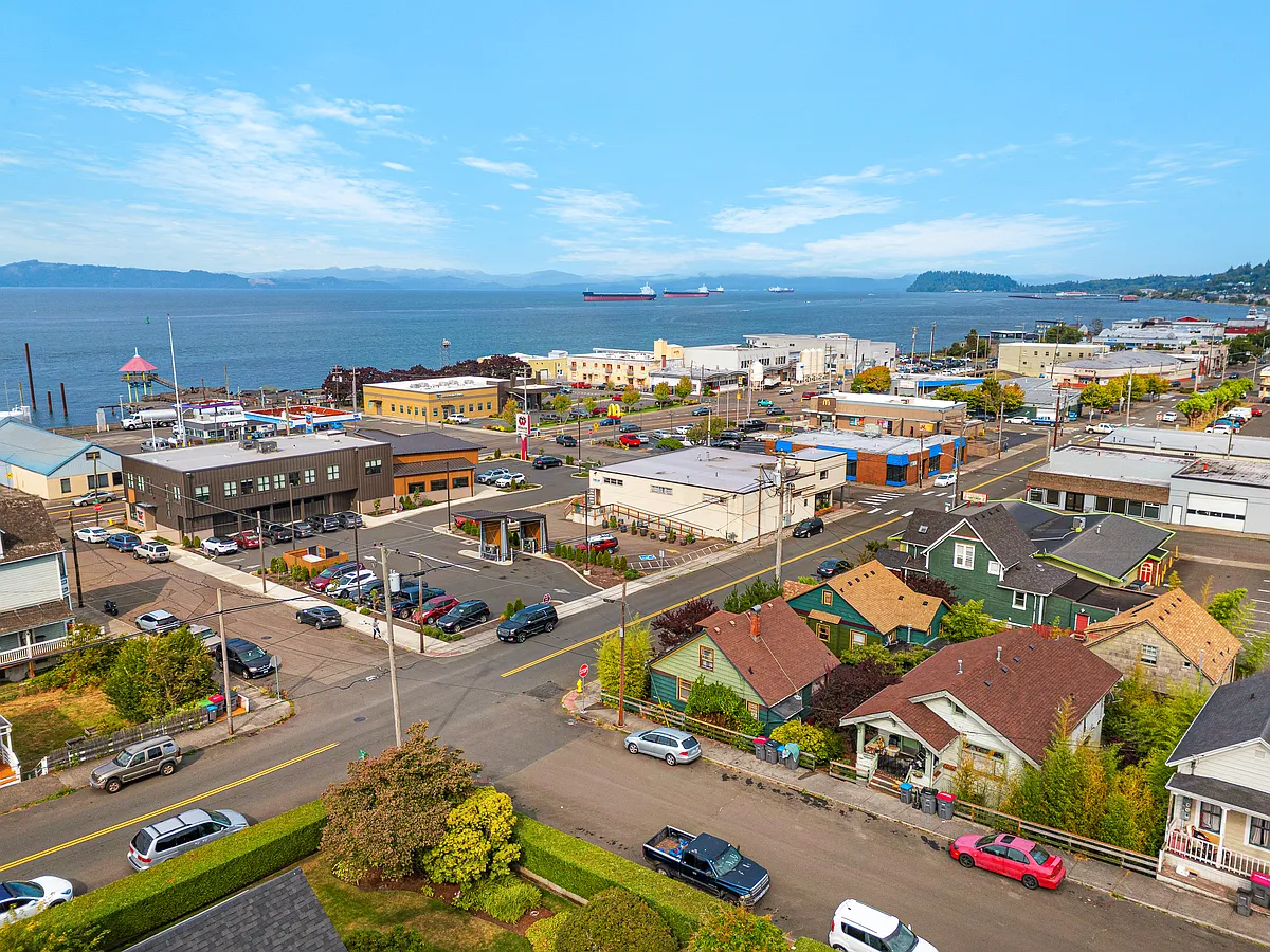 One block from the beautiful Columbia River Walk - 513 Bond St