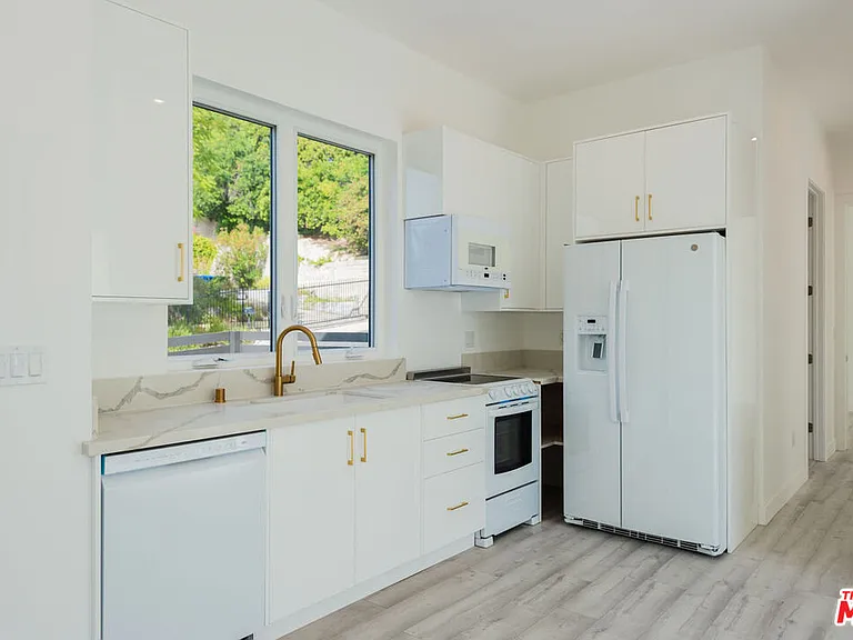 4724 N El Caballero Dr — Photo 8