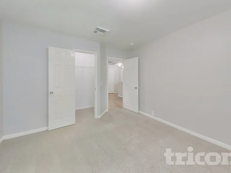 2744 Woodspring Forest Dr — Photo 11