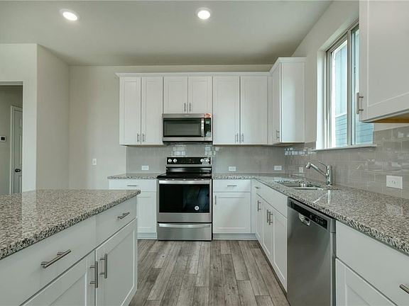 3rd image of 421 Katie Elder Dr