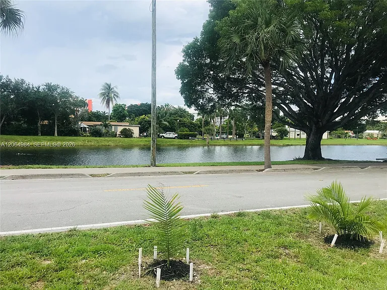 18280 S Glades Dr — Photo 10