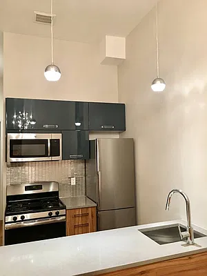 Rented by Manhattan Management LLC | media 85