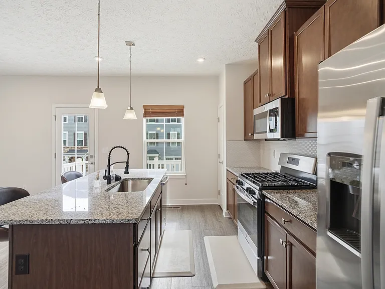 9 Wentworth Ln — Photo 31