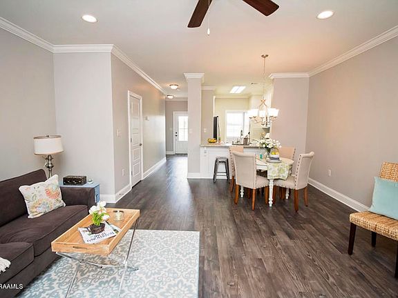 4th image of 10 Townhouse Cv