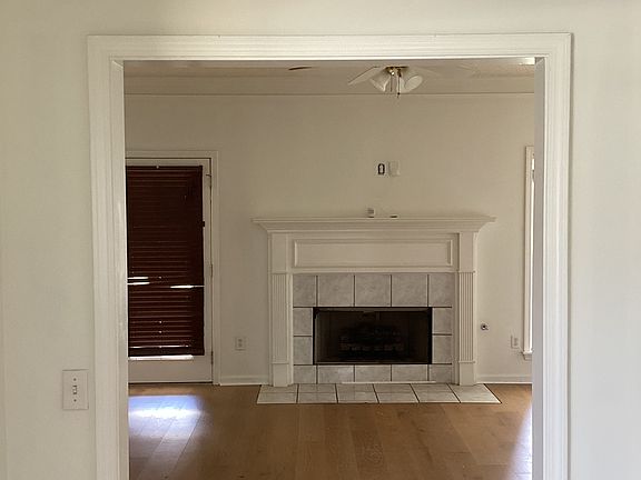 4th image of 2233 Englewood Dr