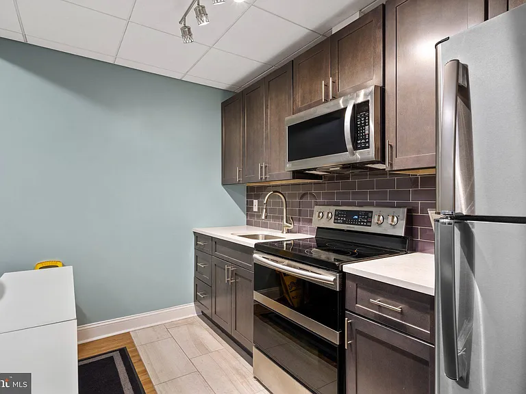 1420 Locust St #15B — Photo 18
