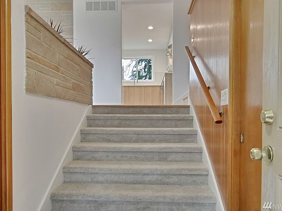 5th image of 9017 Lorraine Ave S