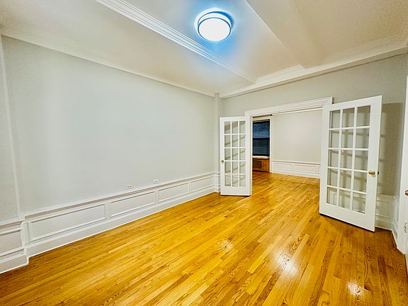 3rd image of 115 W 71st St APT 4B