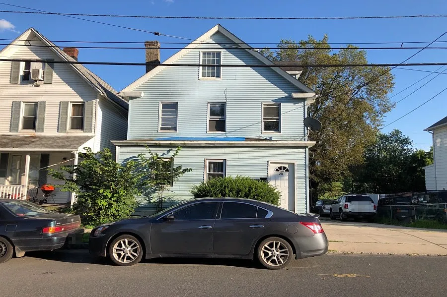 214 W Main St photo 1