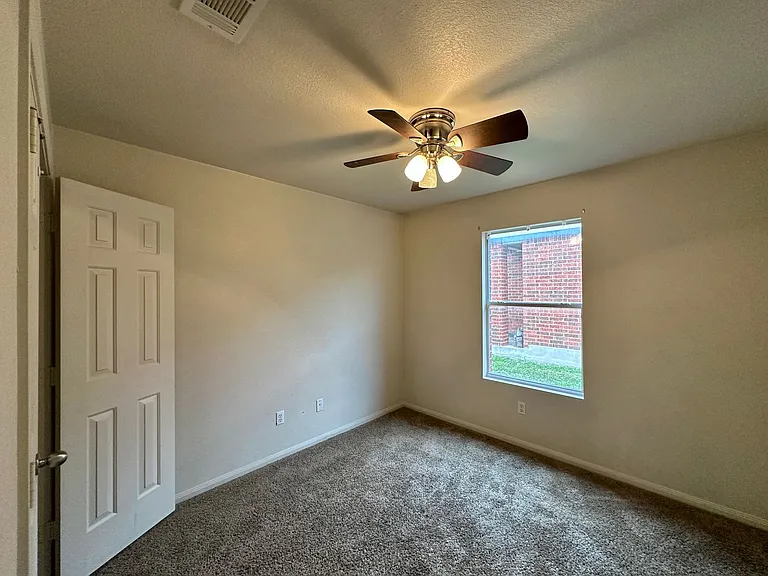 2311 Price Dr — Photo 12