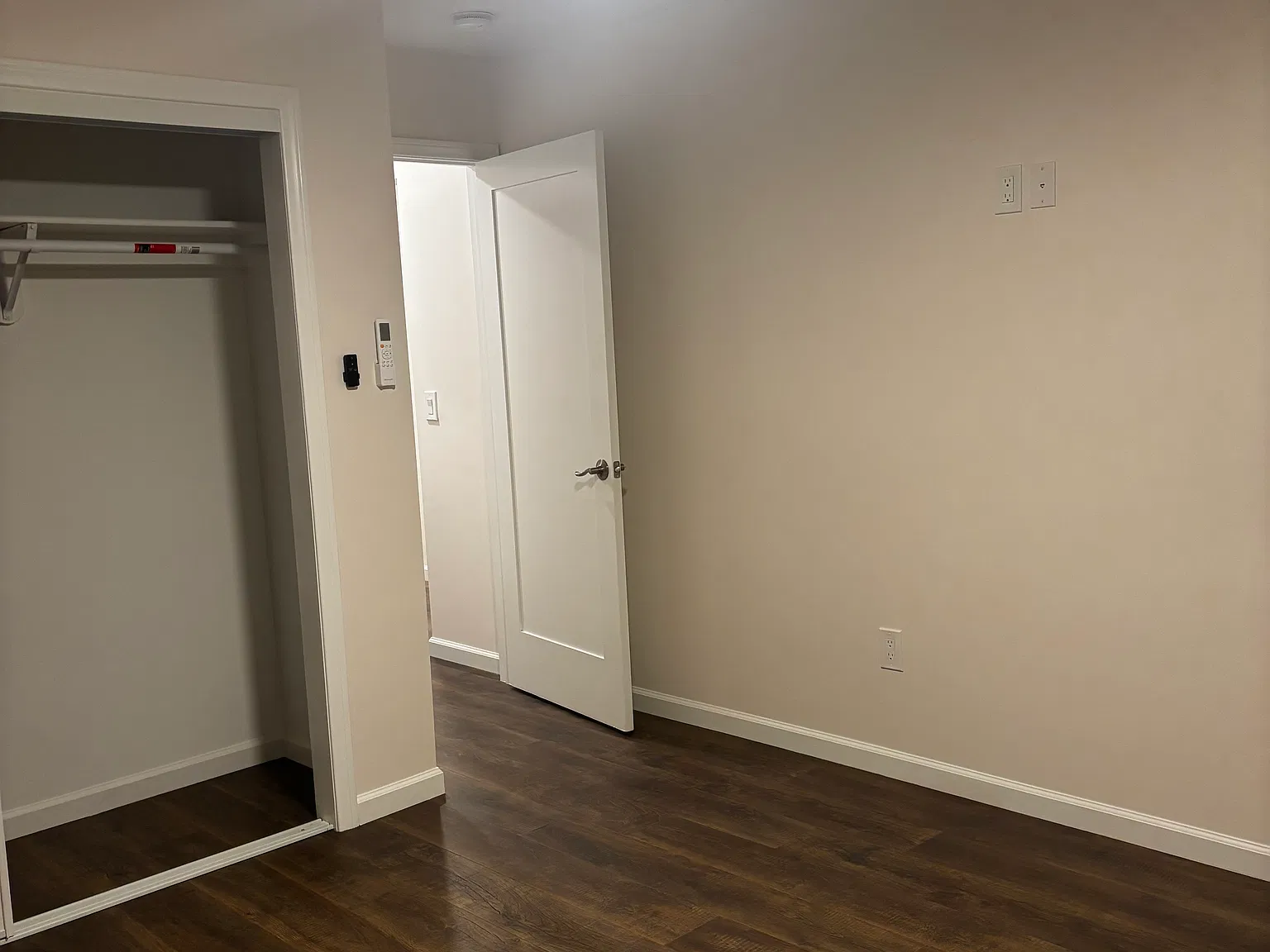 3 bed, 1300 sqft, $3,500 — Photo 4