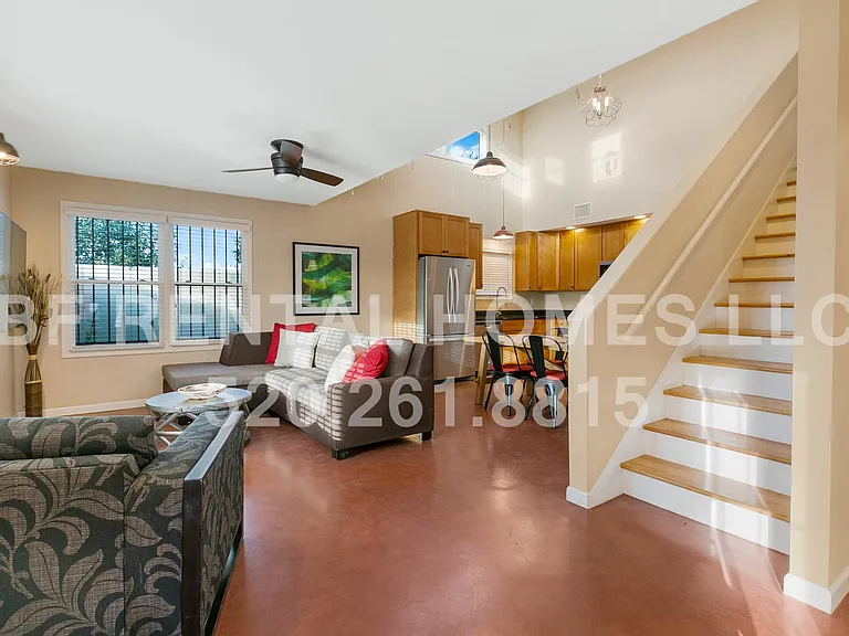 1040 N Arizona Ave — Photo 1