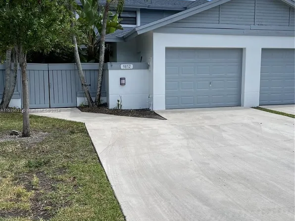 9852 NW 52nd Ln, Doral, FL 33178