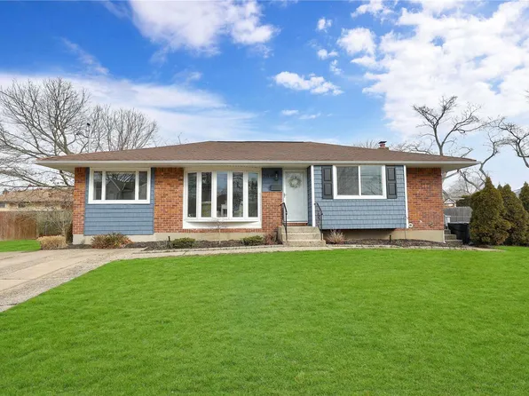 209 Cedarwood Street, Islip Terrace, NY 11752