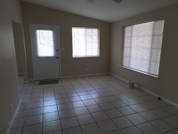3rd image of 2523 Elyria Ave
