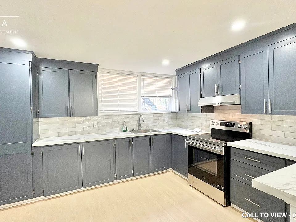 887 Simcoe St N #5