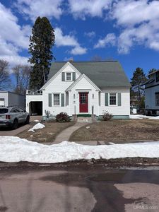 216 E Ridge St, Ironwood, MI, 49938
