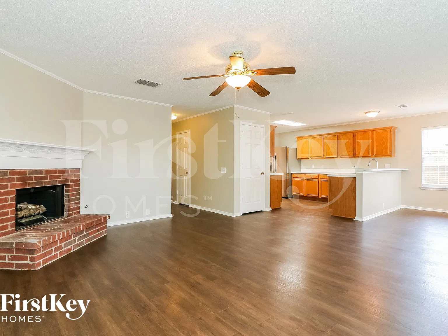 4 bed, 2.0 bath, 1990 sqft, $2,405 — Photo 4