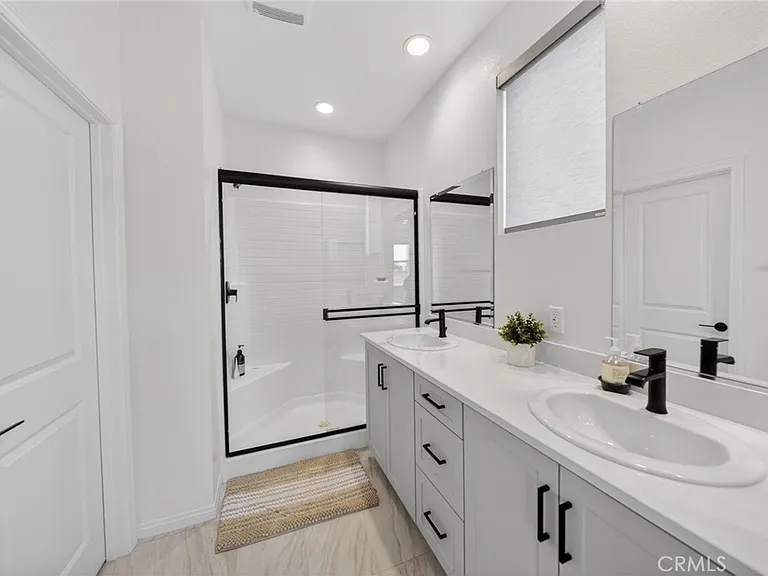 2410 E Agave St #9 — Photo 25
