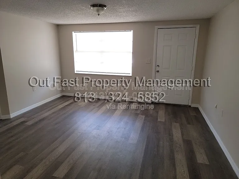 8400 Sunnydale Dr — Photo 2