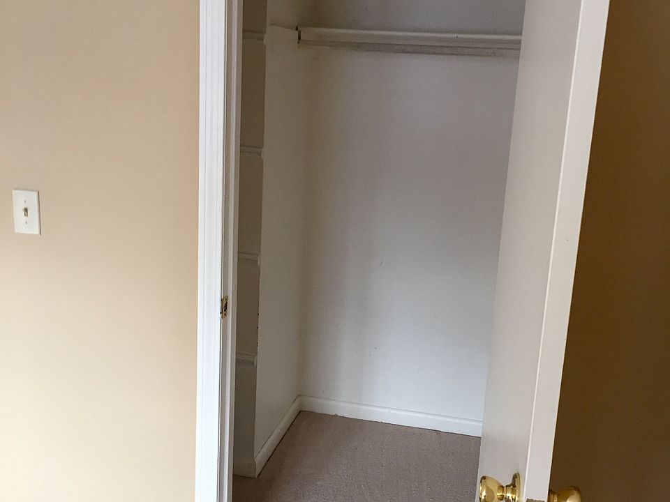 Closet in bedroom 