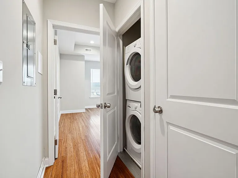 1633 Carpenter St — Photo 24