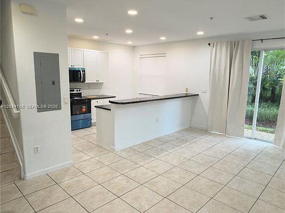 4th image of 2851 W Prospect Rd Unit 1001