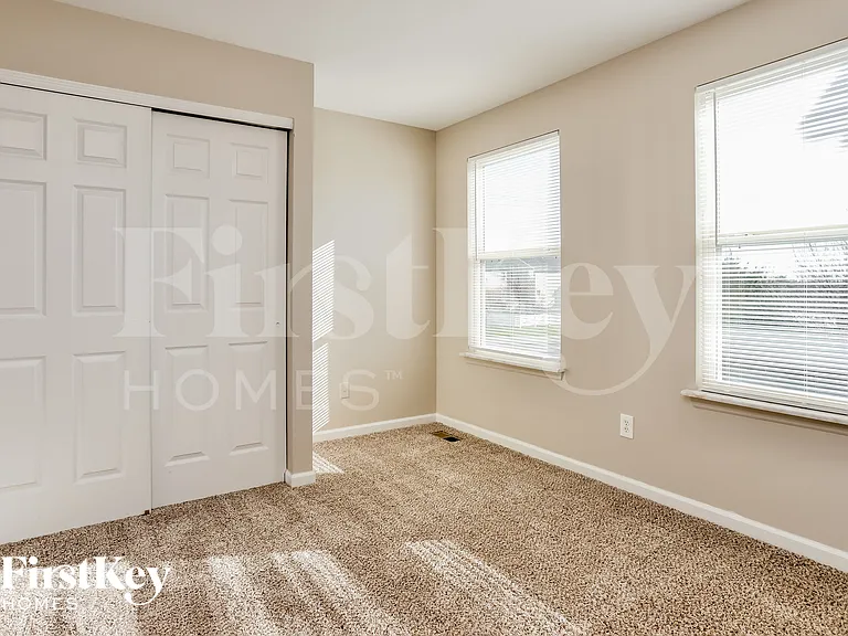 1097 Prince Albert Ct — Photo 15